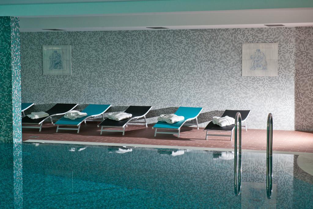 Hotel Leon & Spa Арад Екстериор снимка
